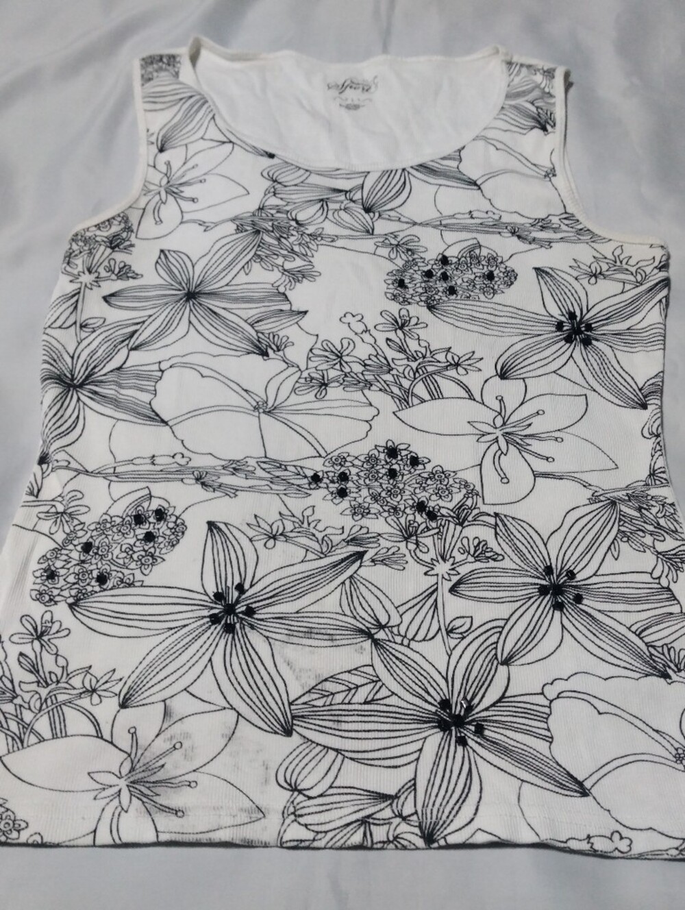 🖤4/$10 Sporto White Tank with Black Floral Line Print